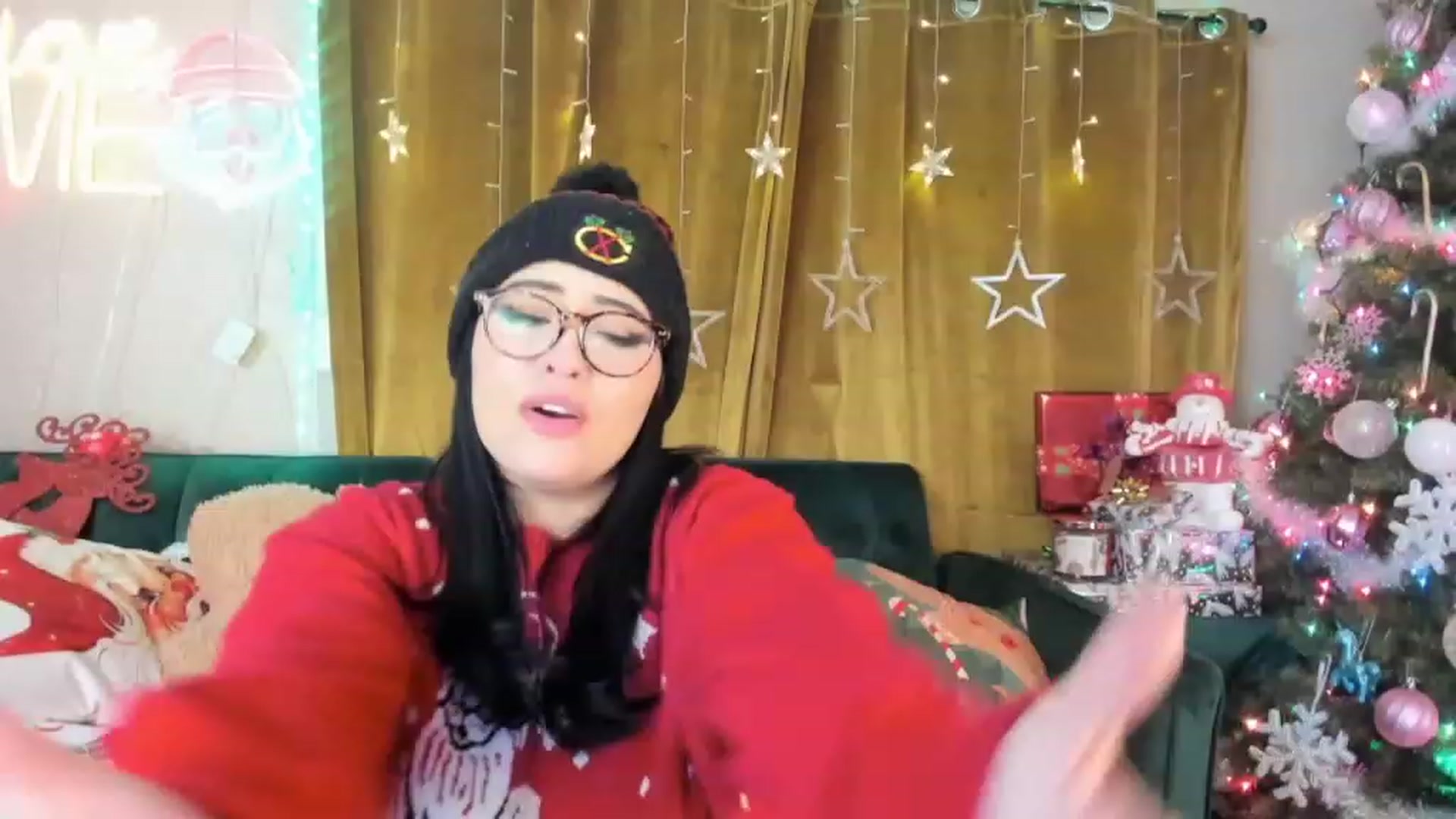 Gallery image thumbnail from Kamila__'s myfreecams stream on, 12/05/2022, 06:07 image 12 of 20