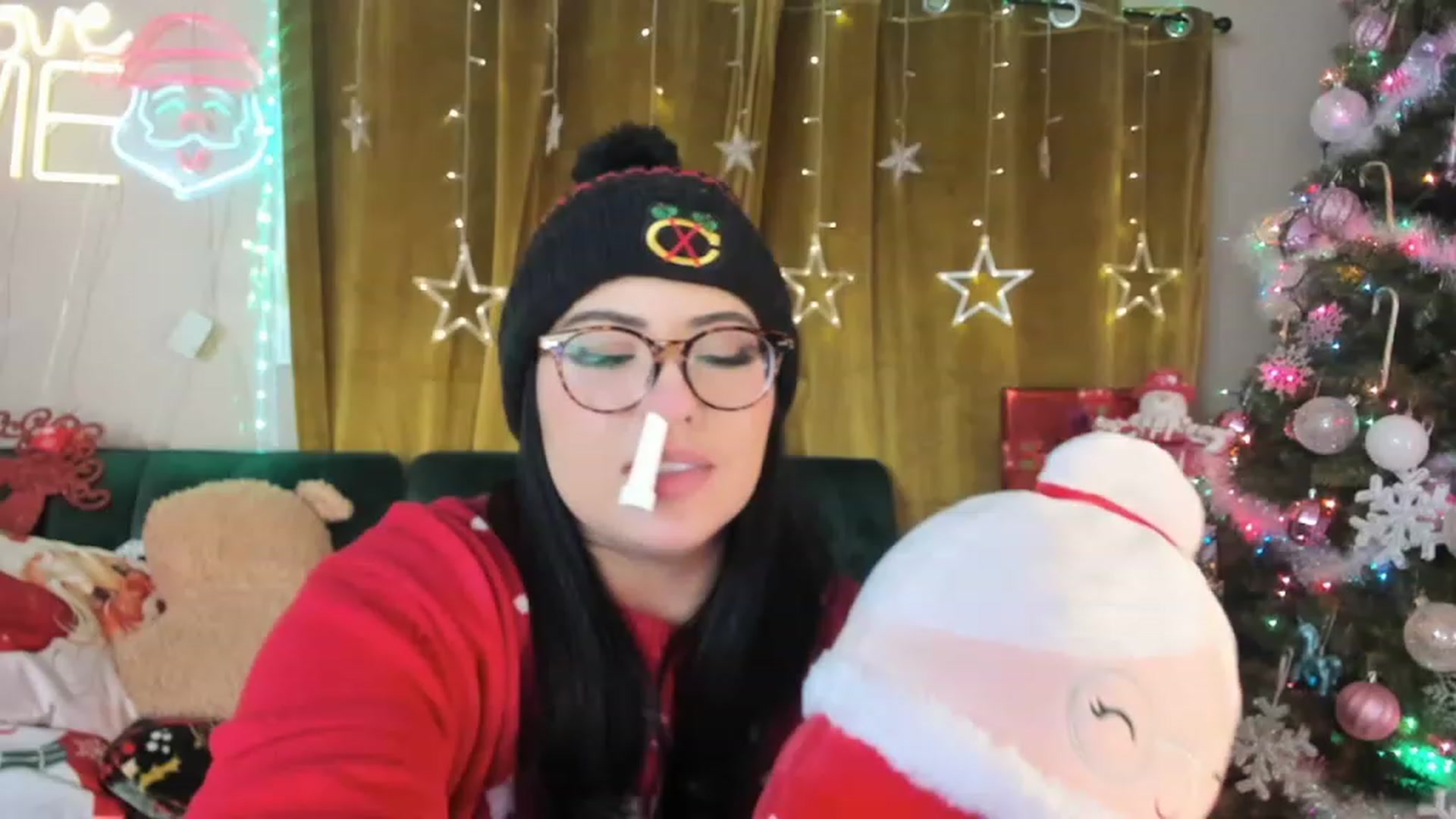 Gallery image thumbnail from Kamila__'s myfreecams stream on, 12/05/2022, 06:07 image 14 of 20