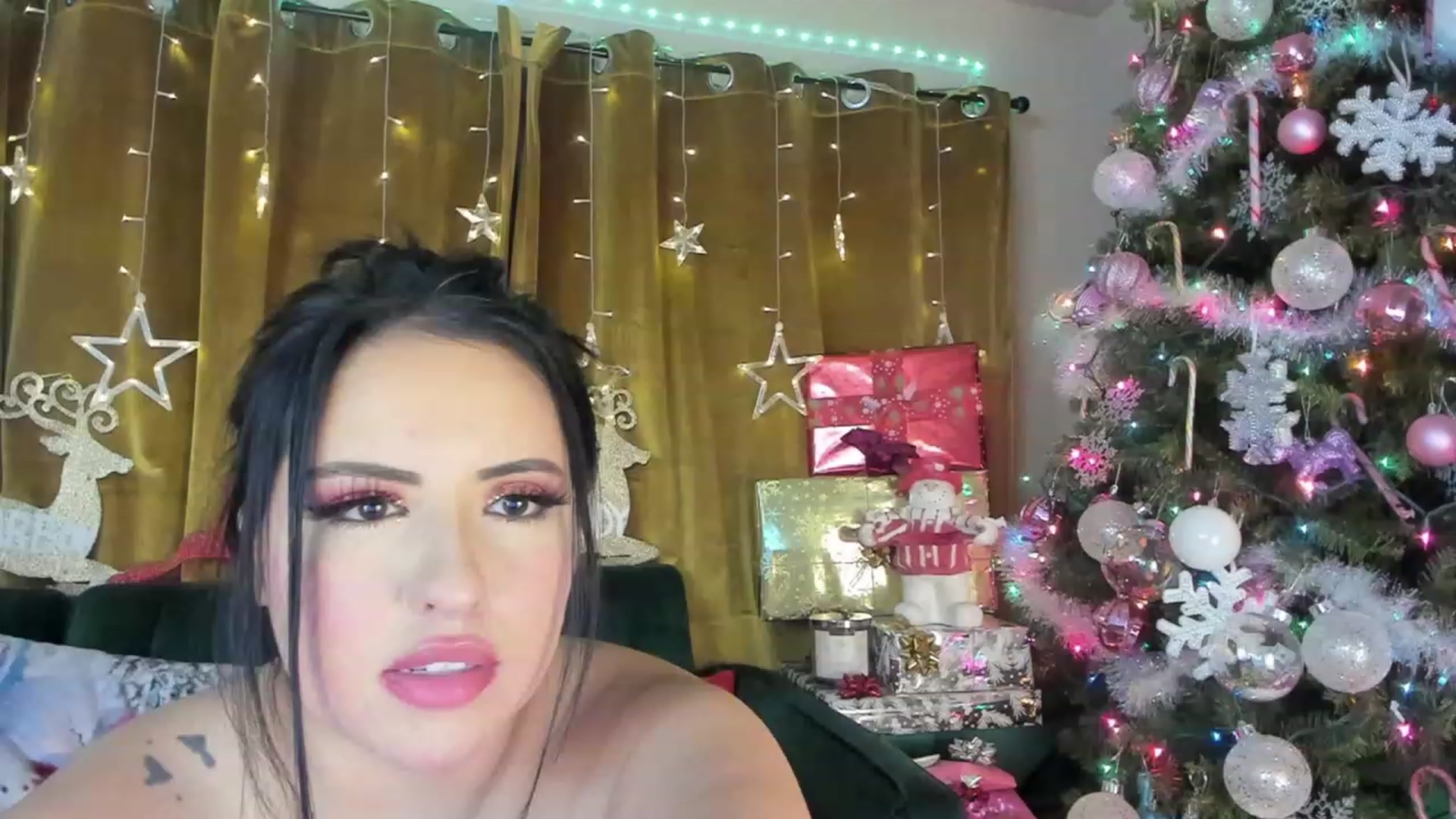 Gallery image thumbnail from Kamila__'s myfreecams stream on, 12/17/2022, 11:09 image 9 of 20