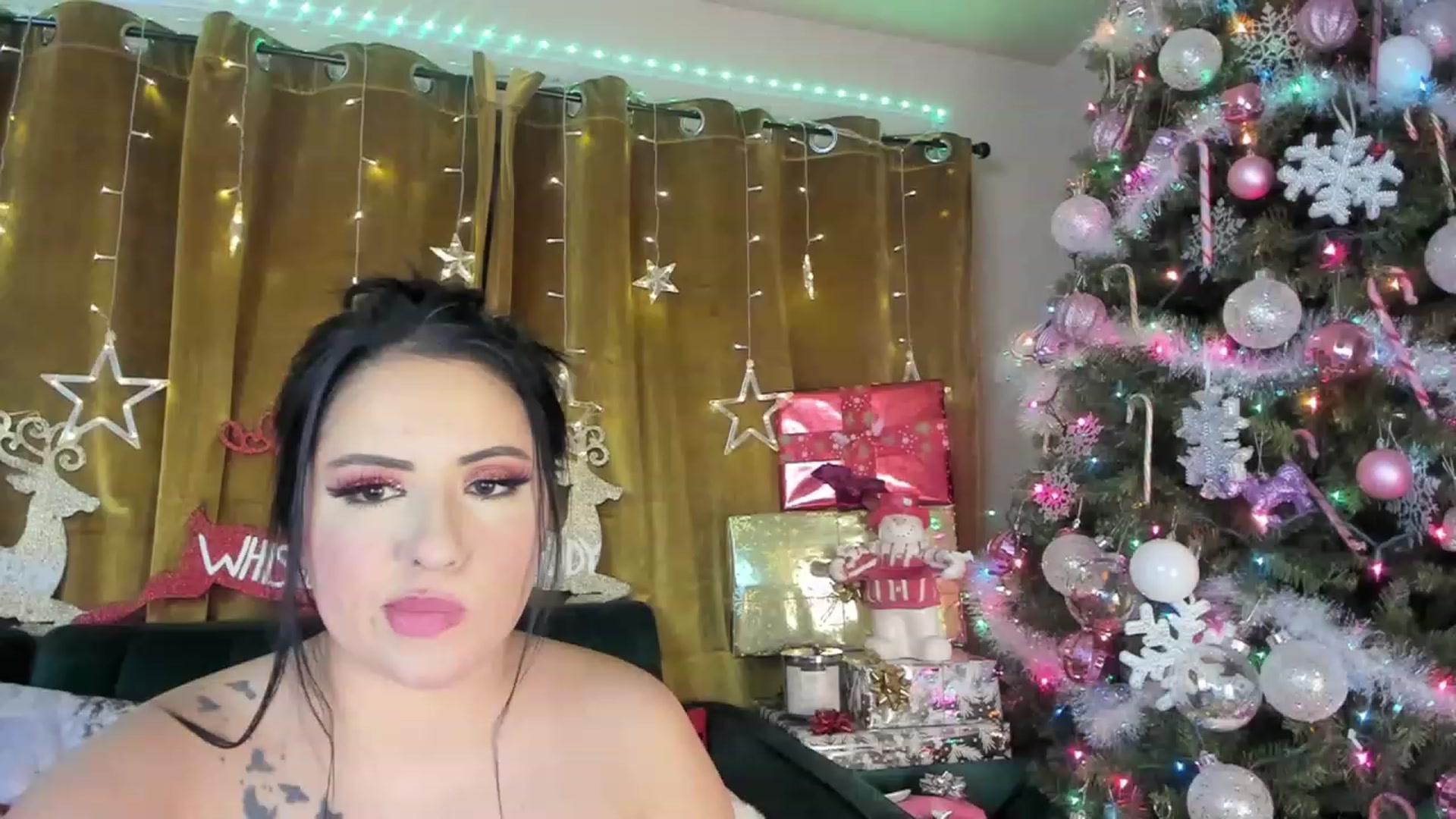 Gallery image thumbnail from Kamila__'s myfreecams stream on, 12/17/2022, 11:09 image 1 of 20