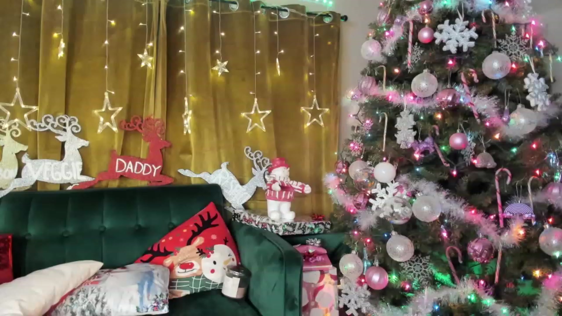 Gallery image thumbnail from Kamila__'s myfreecams stream on, 12/18/2022, 13:06 image 1 of 20