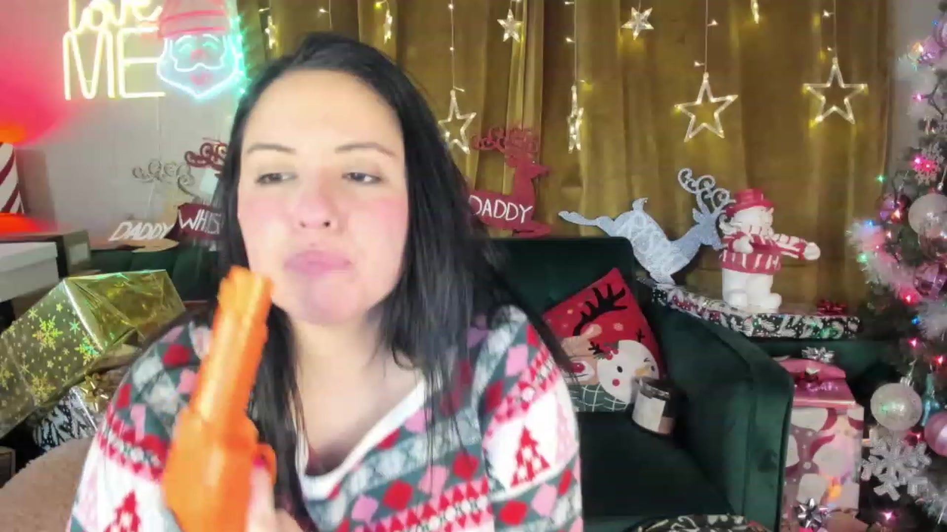 Gallery image thumbnail from Kamila__'s myfreecams stream on, 12/18/2022, 13:06 image 3 of 20
