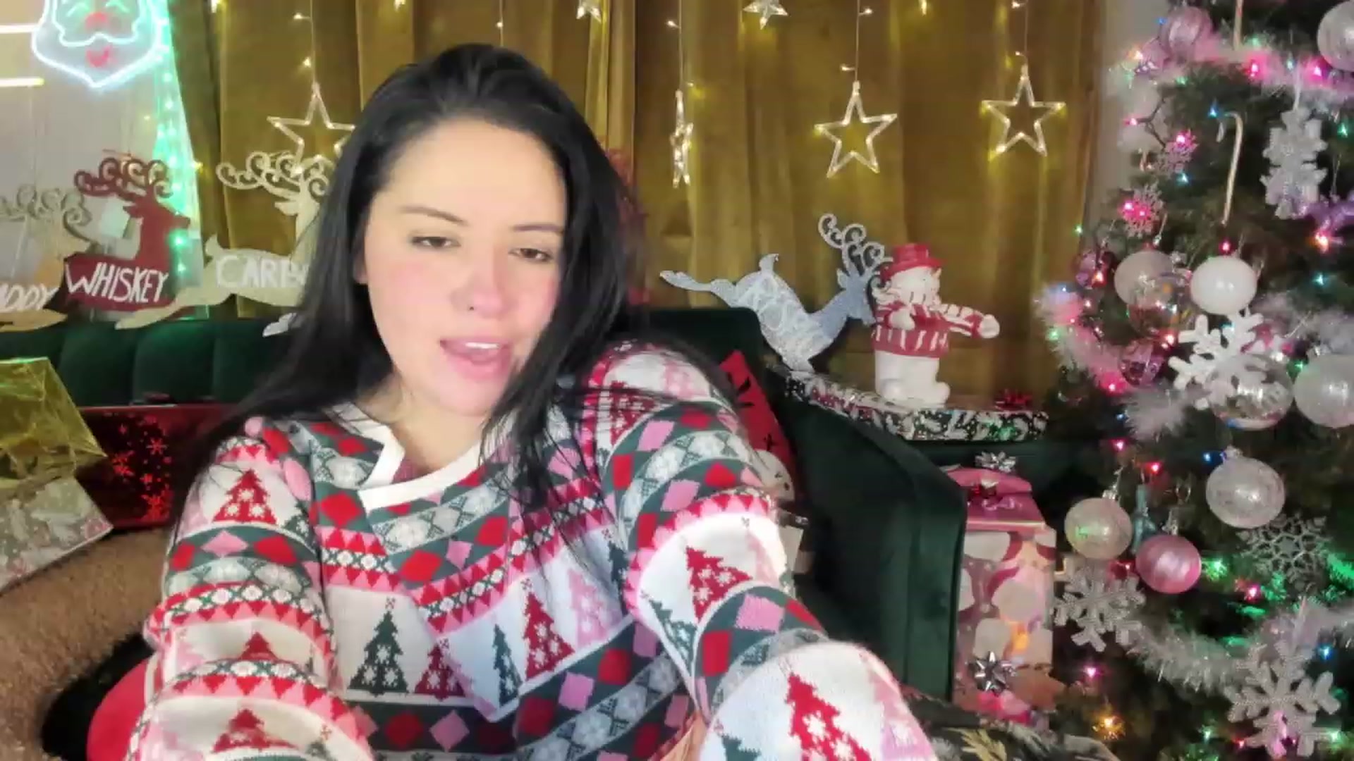 Gallery image thumbnail from Kamila__'s myfreecams stream on, 12/18/2022, 13:06 image 2 of 20