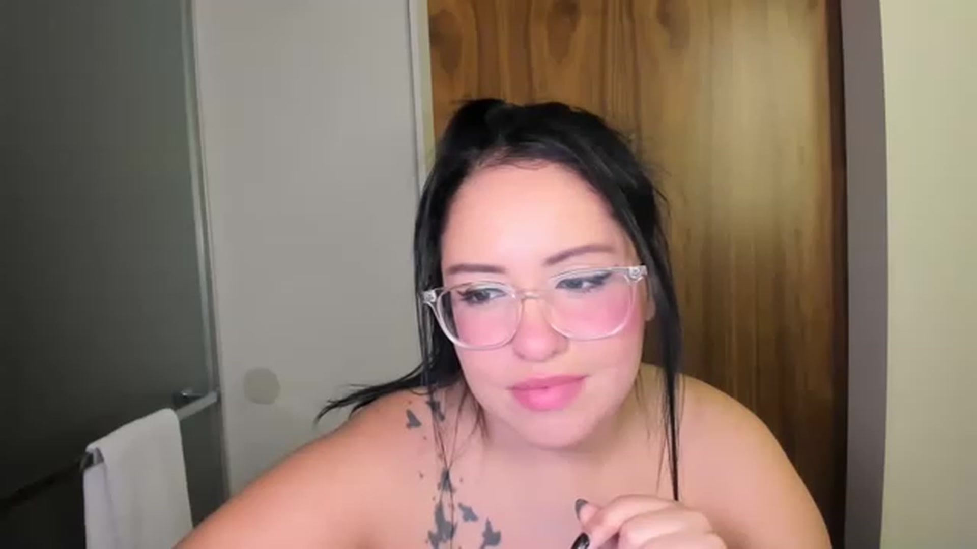 Gallery image thumbnail from Kamila__'s myfreecams stream on, 01/01/2023, 08:34 image 20 of 20