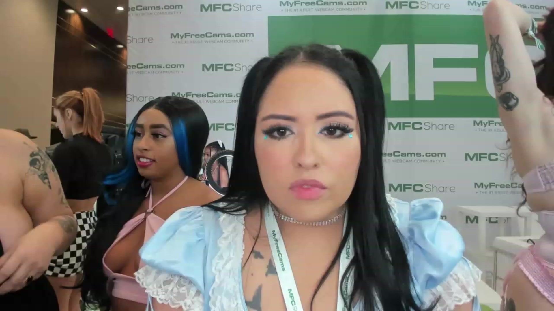 Gallery image thumbnail from Kamila__'s myfreecams stream on, 01/05/2023, 02:36 image 13 of 20