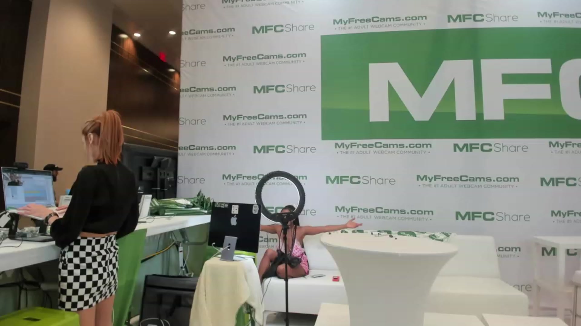 Gallery image thumbnail from Kamila__'s myfreecams stream on, 01/05/2023, 02:36 image 3 of 20