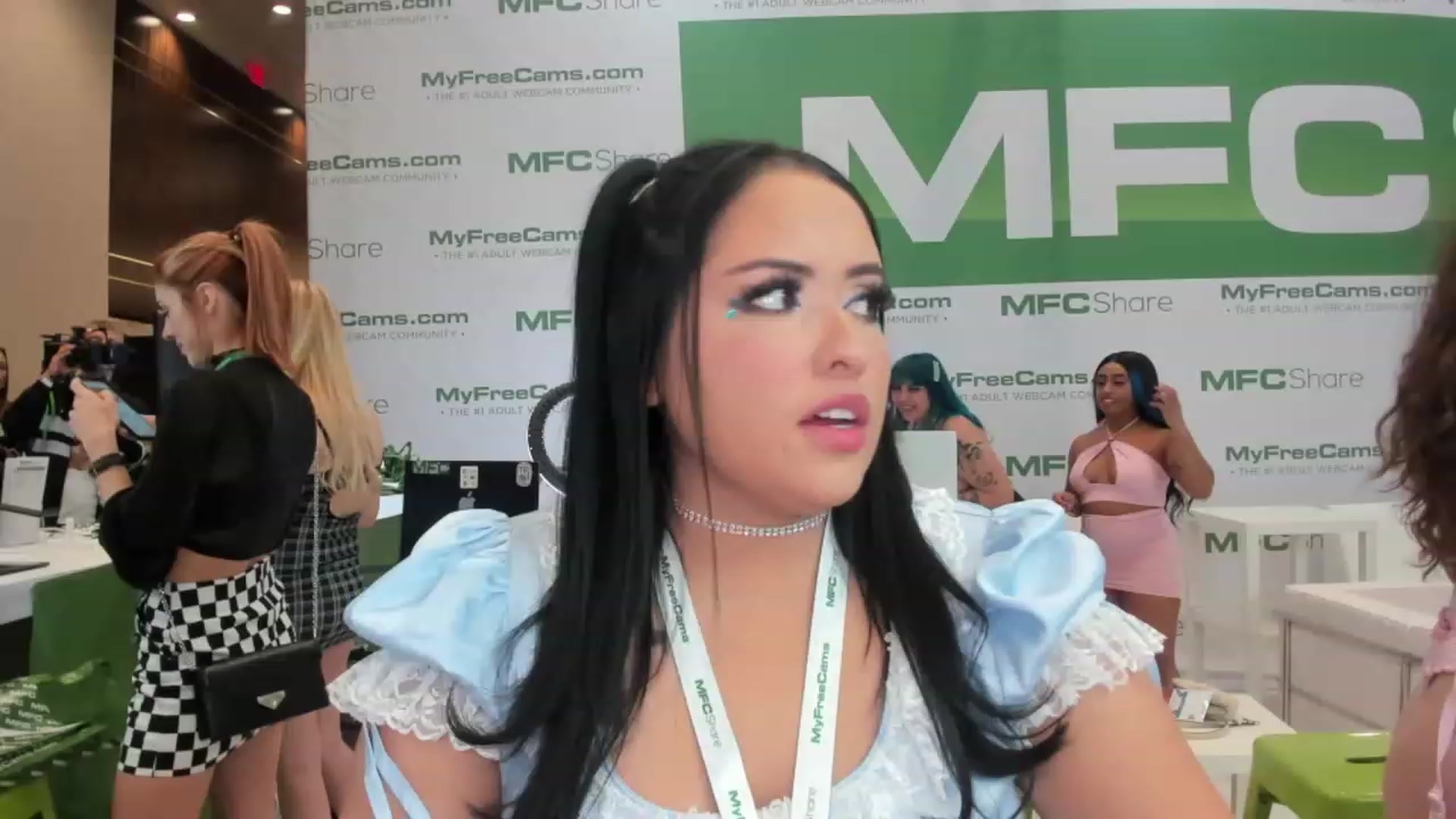 Gallery image thumbnail from Kamila__'s myfreecams stream on, 01/05/2023, 02:36 image 18 of 20