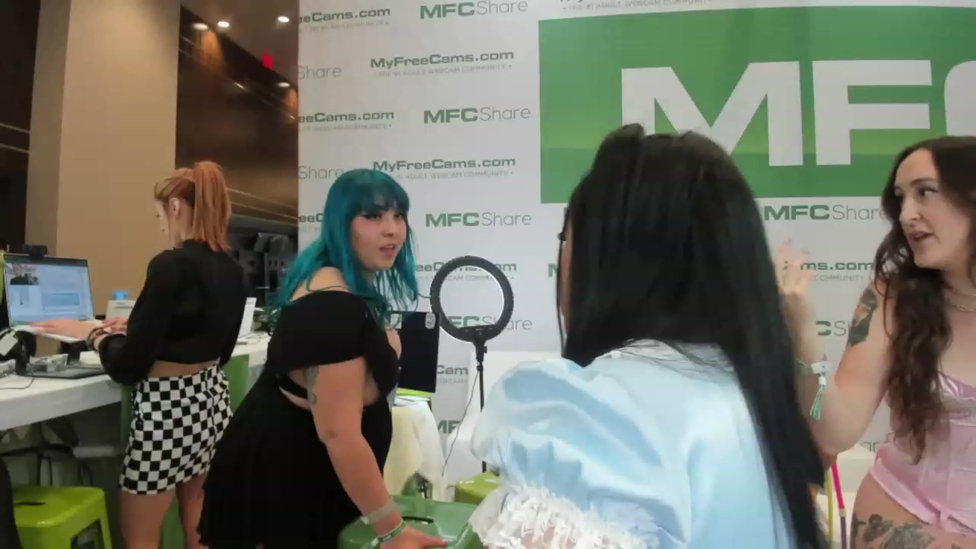 Gallery image thumbnail from Kamila__'s myfreecams stream on, 01/05/2023, 02:36 image 9 of 20