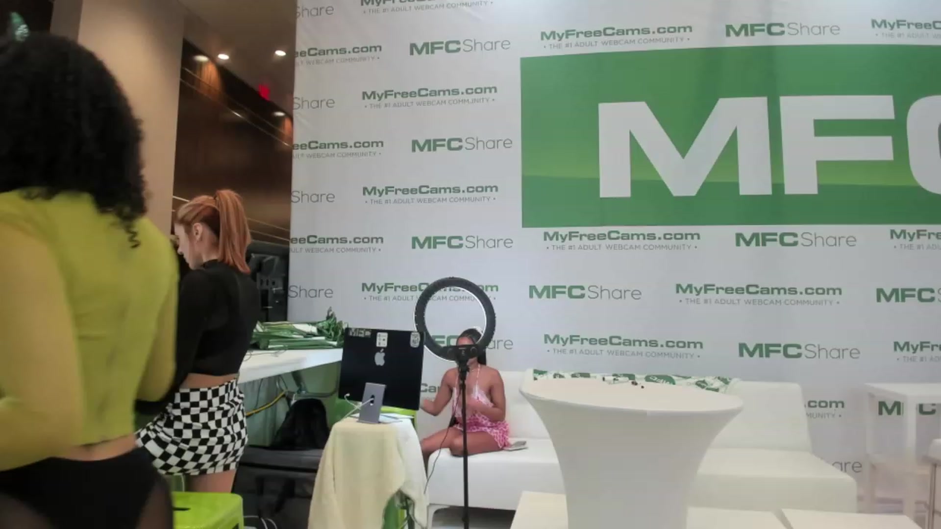 Gallery image thumbnail from Kamila__'s myfreecams stream on, 01/05/2023, 02:36 image 2 of 20