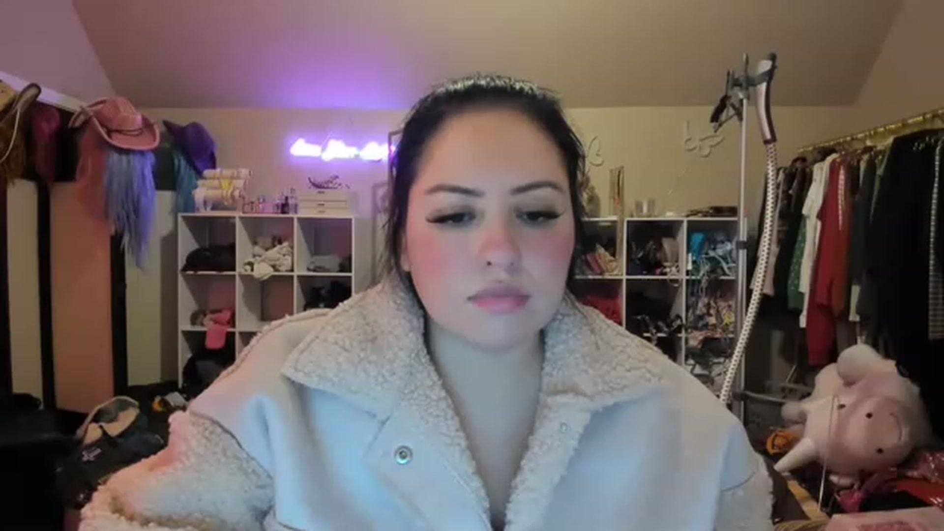 Gallery image thumbnail from Kamila__'s myfreecams stream on, 01/11/2023, 03:01 image 5 of 20