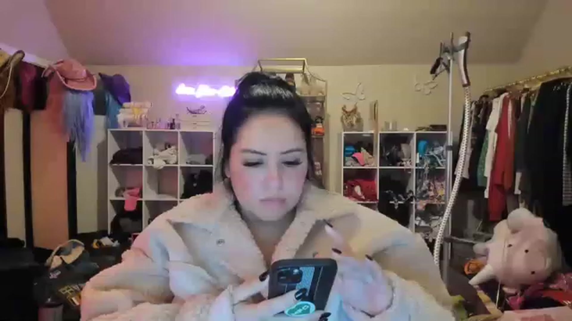 Gallery image thumbnail from Kamila__'s myfreecams stream on, 01/11/2023, 03:01 image 19 of 20