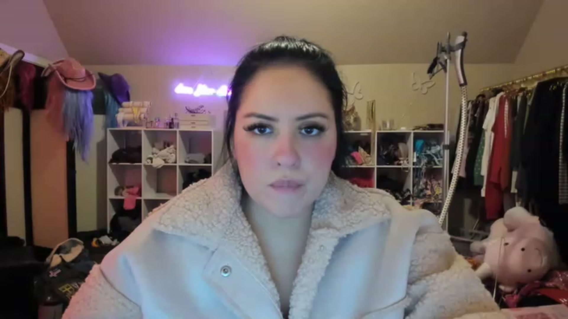Gallery image thumbnail from Kamila__'s myfreecams stream on, 01/11/2023, 03:01 image 6 of 20