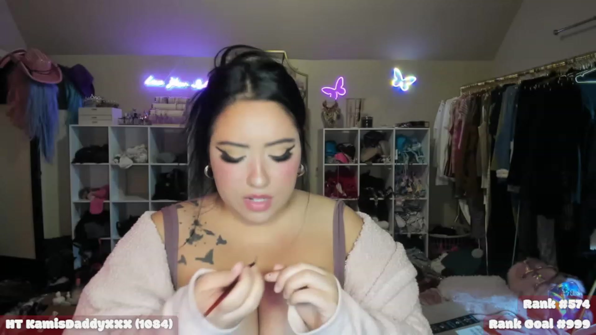 Gallery image thumbnail from Kamila__'s myfreecams stream on, 01/18/2023, 19:32 image 14 of 20