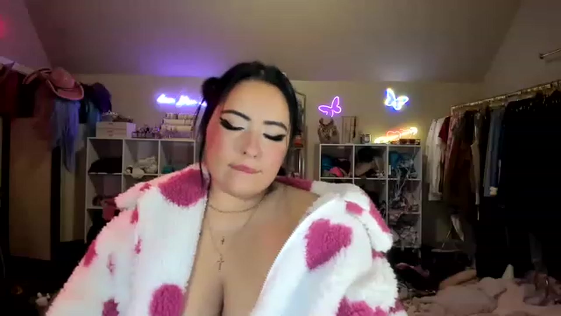 Gallery image thumbnail from Kamila__'s myfreecams stream on, 01/21/2023, 09:40 image 15 of 20