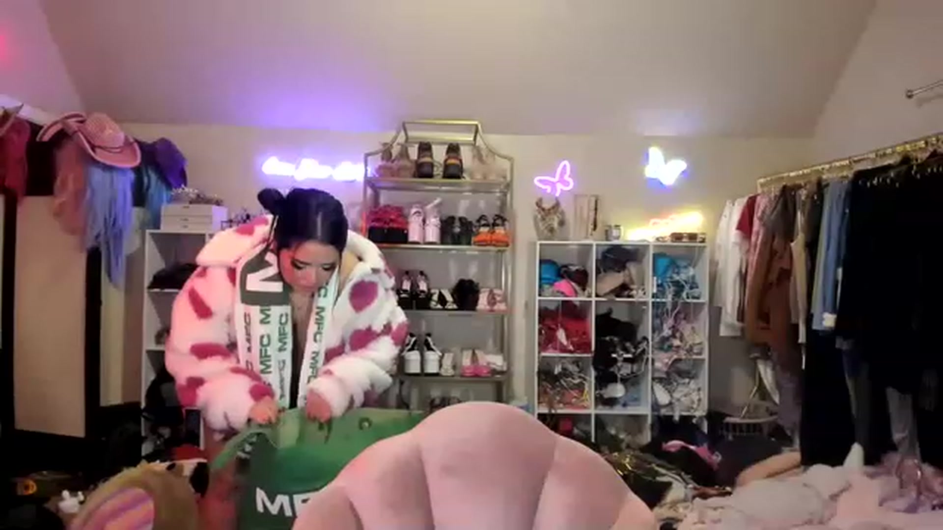 Gallery image thumbnail from Kamila__'s myfreecams stream on, 01/21/2023, 09:40 image 19 of 20