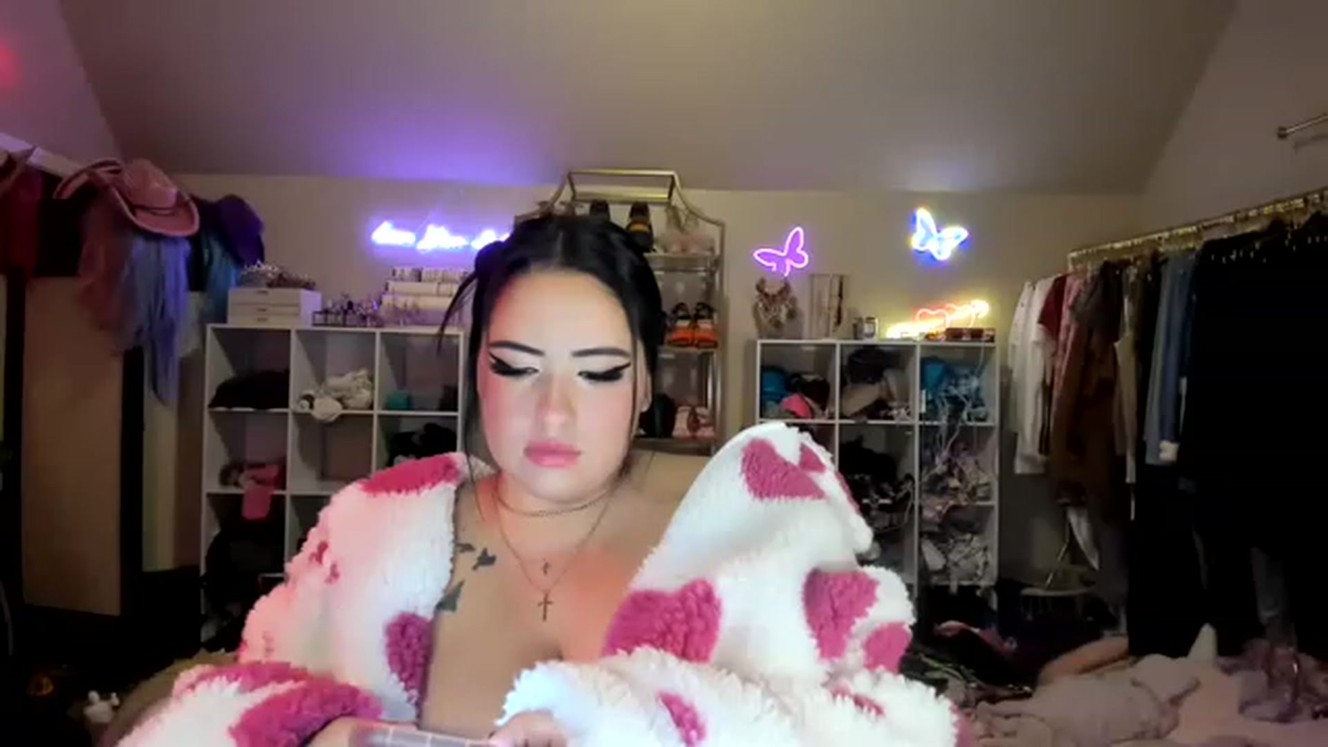 Gallery image thumbnail from Kamila__'s myfreecams stream on, 01/21/2023, 09:40 image 14 of 20