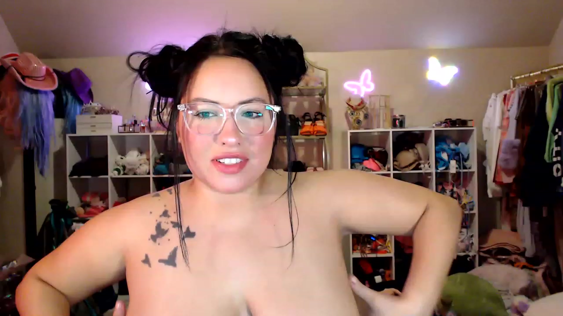 Gallery image thumbnail from Kamila__'s myfreecams stream on, 01/28/2023, 07:05 image 16 of 20
