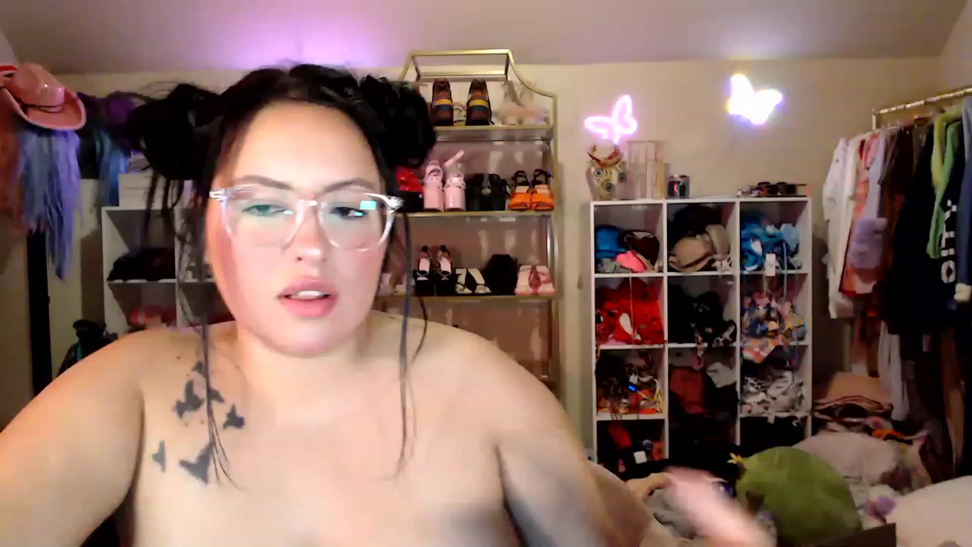 Gallery image thumbnail from Kamila__'s myfreecams stream on, 01/28/2023, 07:05 image 18 of 20