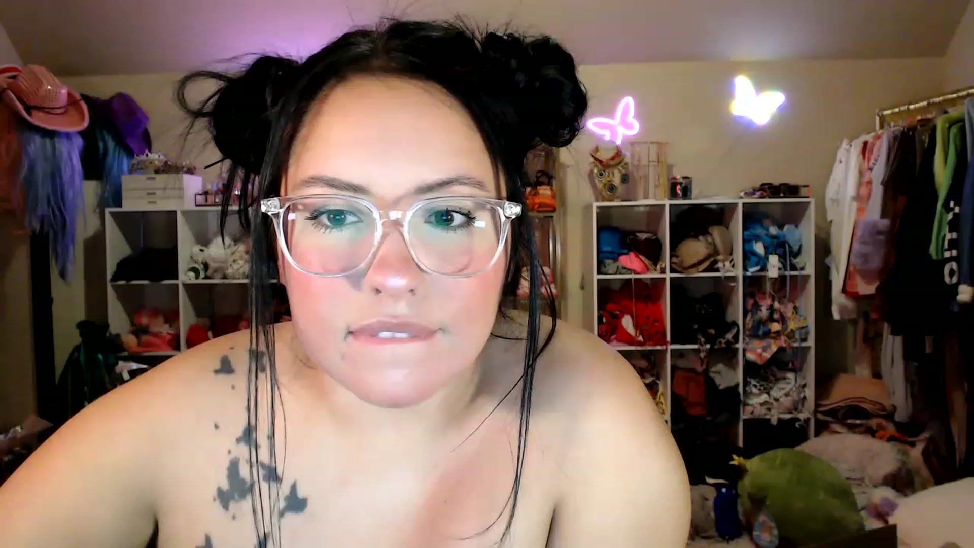 Gallery image thumbnail from Kamila__'s myfreecams stream on, 01/28/2023, 07:05 image 10 of 20