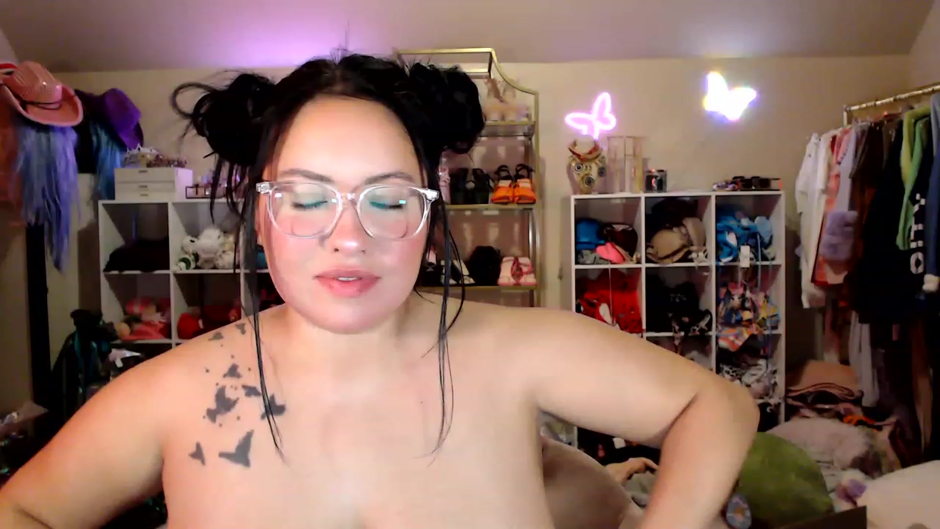 Gallery image thumbnail from Kamila__'s myfreecams stream on, 01/28/2023, 07:05 image 19 of 20