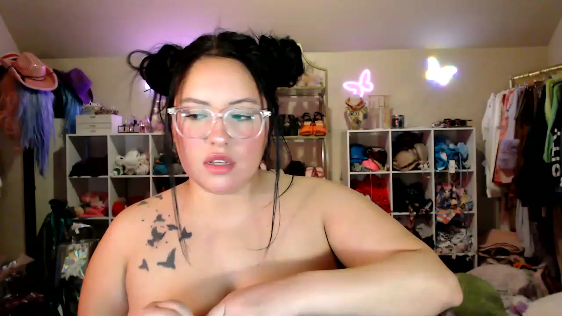 Gallery image thumbnail from Kamila__'s myfreecams stream on, 01/28/2023, 07:05 image 15 of 20