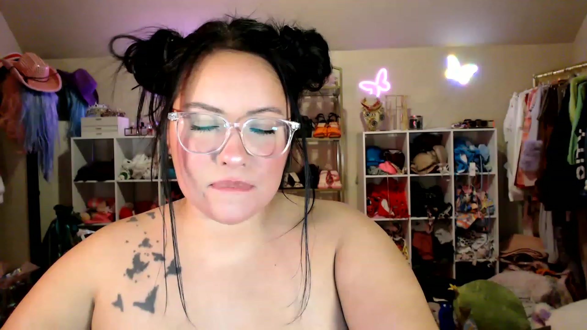 Gallery image thumbnail from Kamila__'s myfreecams stream on, 01/28/2023, 08:21 image 1 of 20