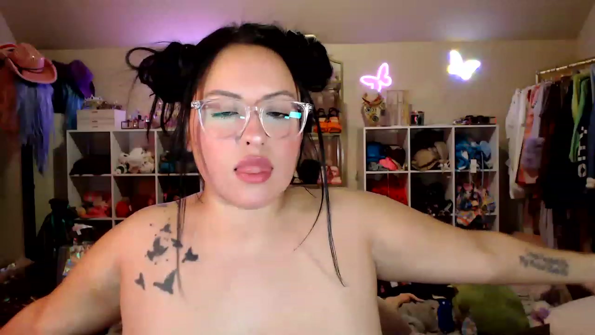 Gallery image thumbnail from Kamila__'s myfreecams stream on, 01/28/2023, 08:21 image 17 of 20
