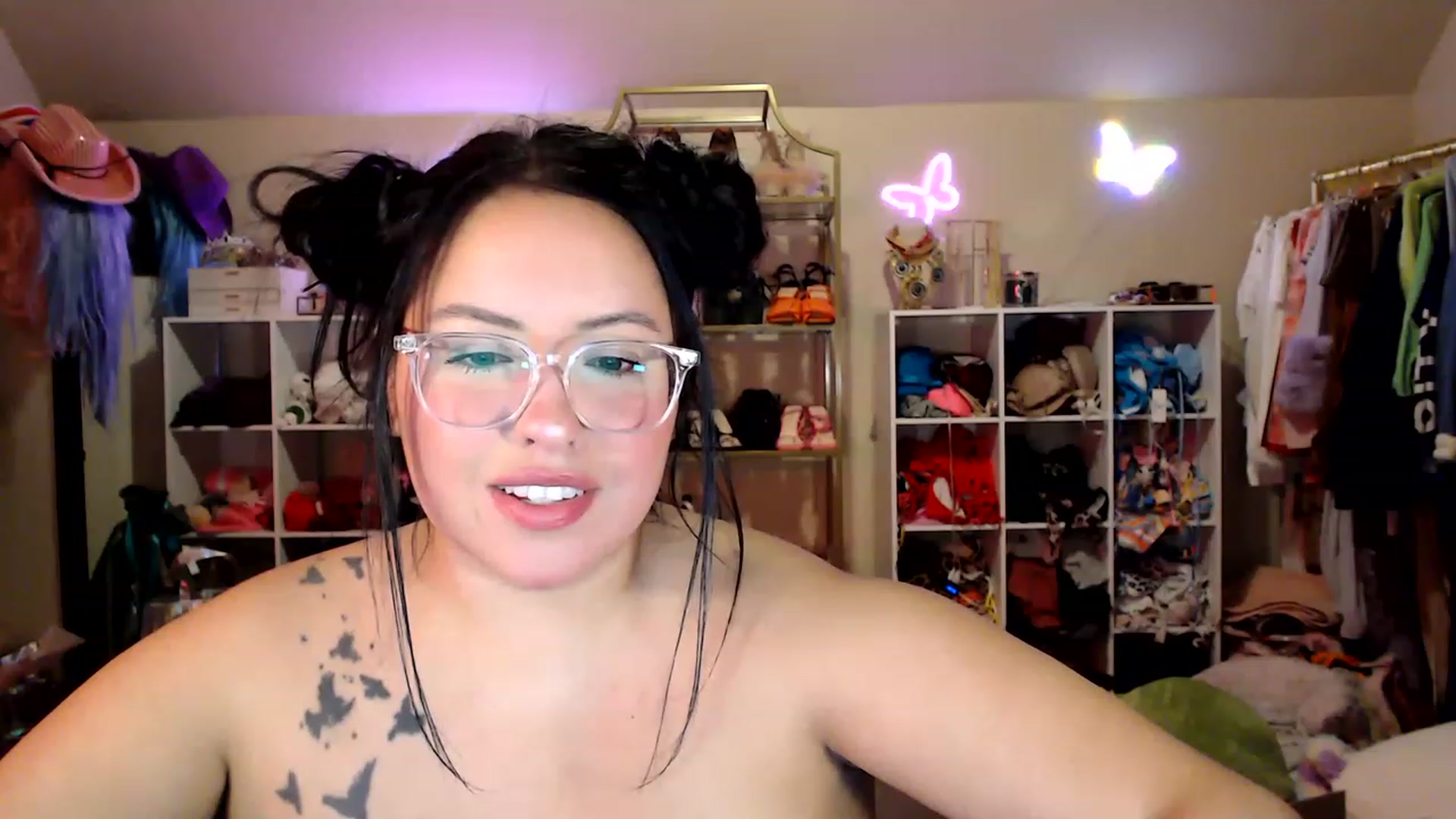 Gallery image thumbnail from Kamila__'s myfreecams stream on, 01/28/2023, 08:21 image 18 of 20