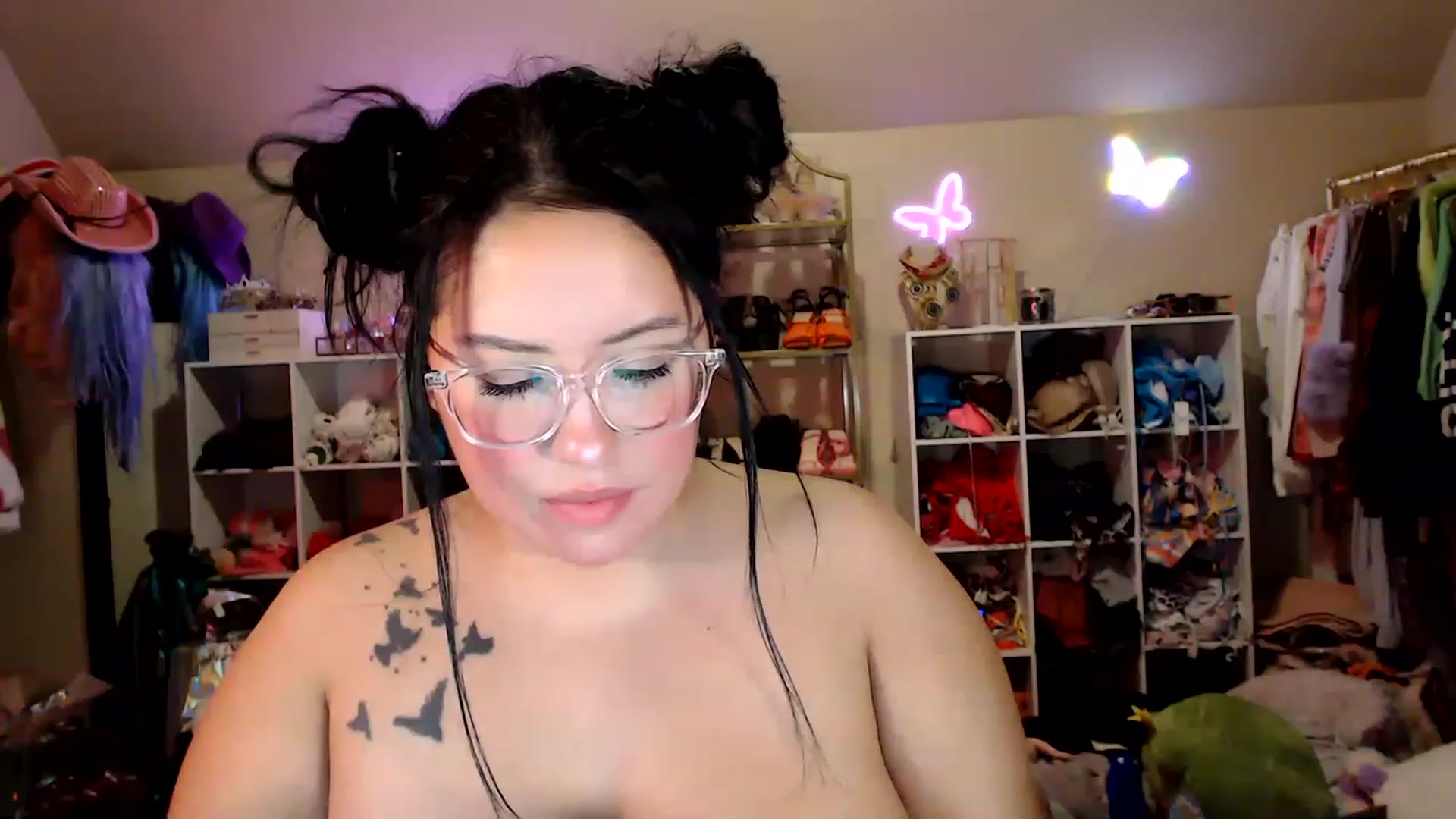 Gallery image thumbnail from Kamila__'s myfreecams stream on, 01/28/2023, 08:21 image 7 of 20