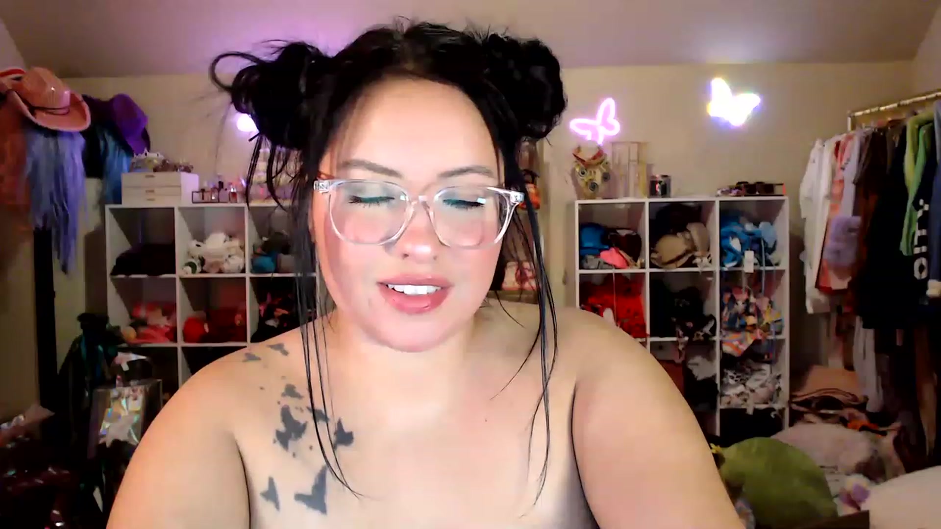 Gallery image thumbnail from Kamila__'s myfreecams stream on, 01/28/2023, 08:21 image 16 of 20