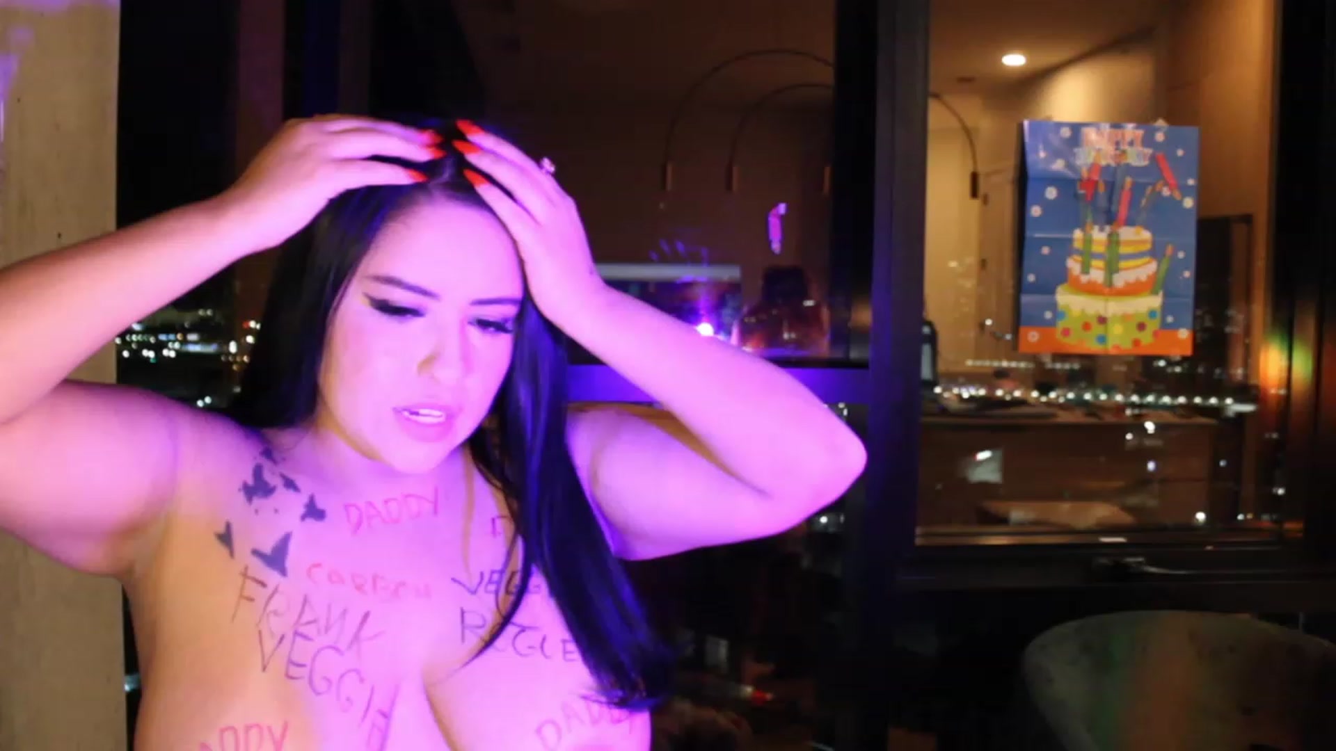 Gallery image thumbnail from Kamila__'s myfreecams stream on, 02/11/2023, 06:36 image 4 of 20