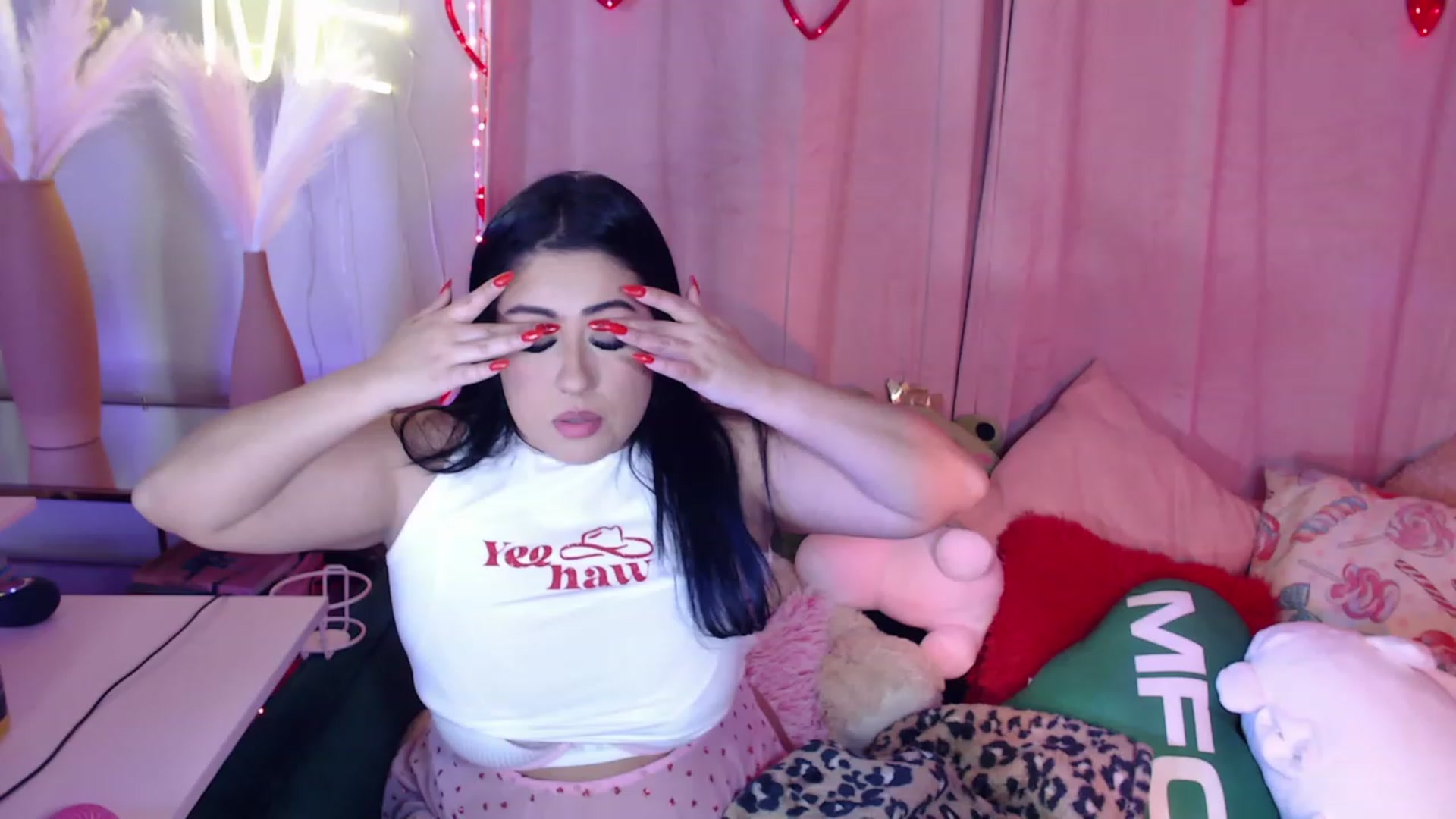 Gallery image thumbnail from Kamila__'s myfreecams stream on, 02/25/2023, 06:38 image 18 of 20