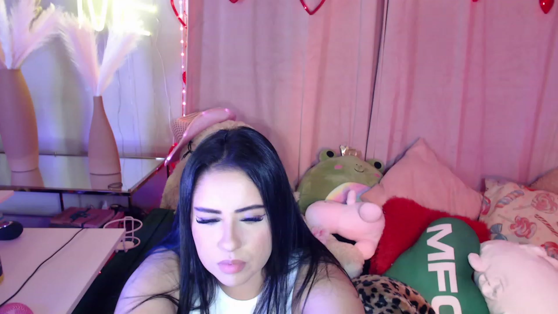 Gallery image thumbnail from Kamila__'s myfreecams stream on, 02/25/2023, 06:38 image 20 of 20