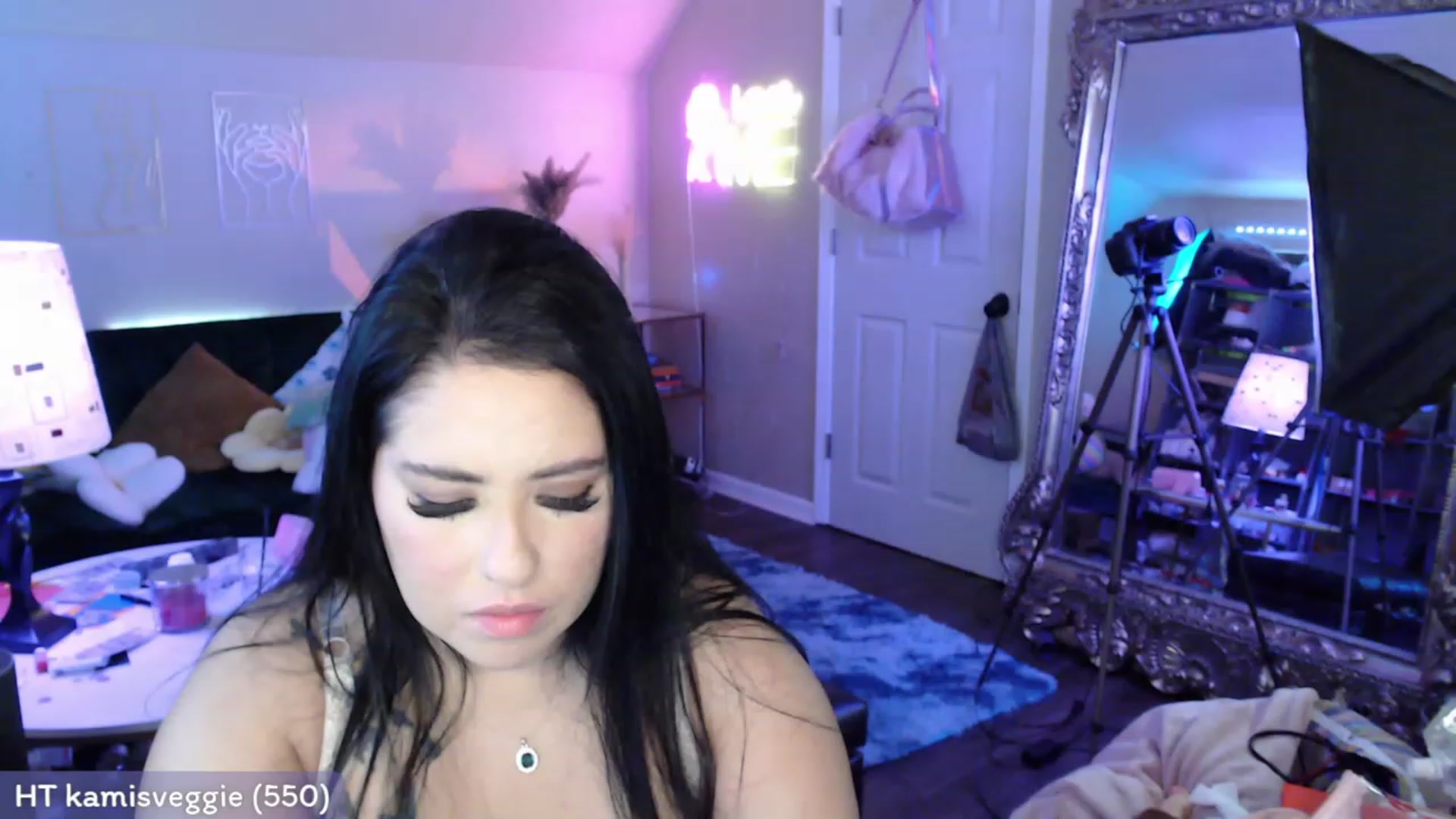 Gallery image thumbnail from Kamila__'s myfreecams stream on, 03/11/2023, 14:44 image 10 of 20