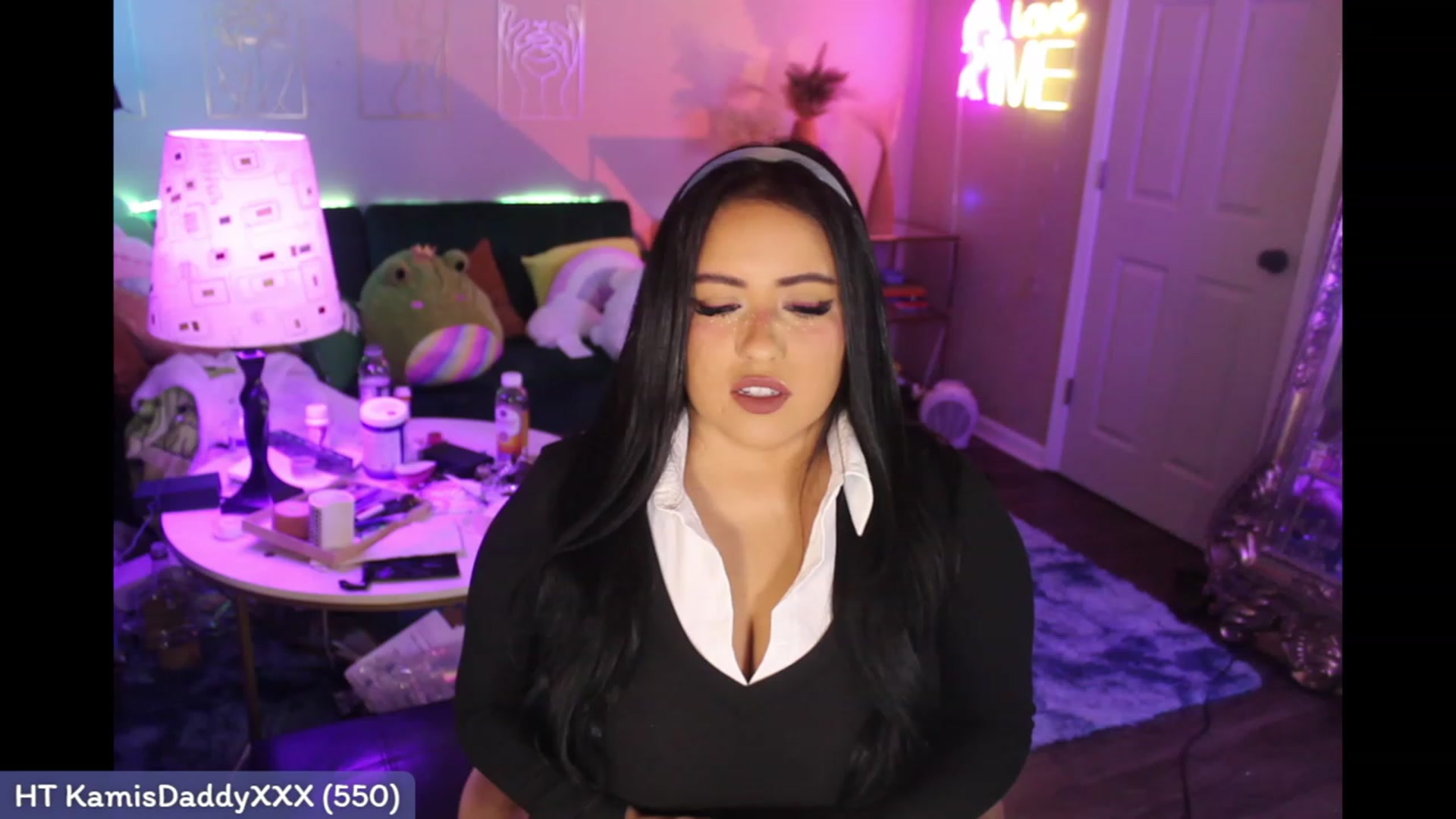 Gallery image thumbnail from Kamila__'s myfreecams stream on, 03/26/2023, 02:45 image 6 of 20