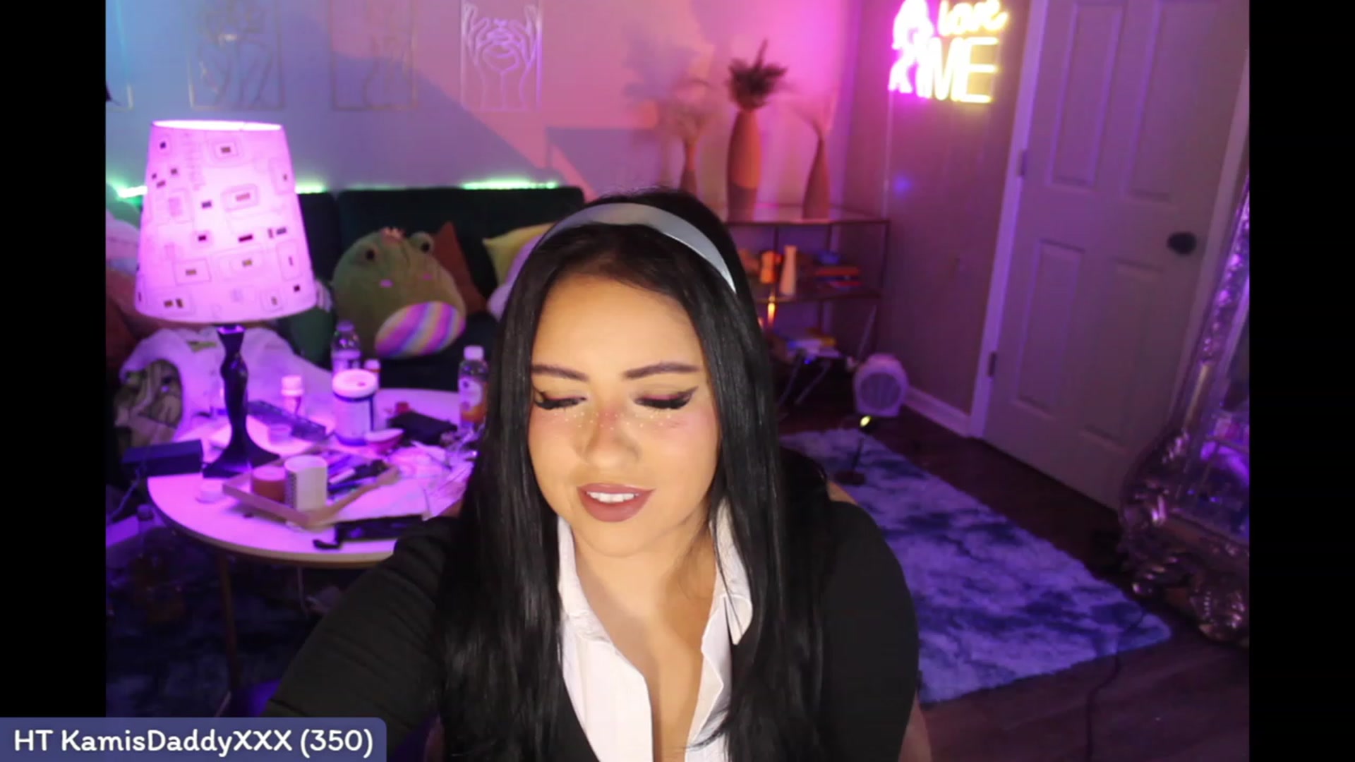 Gallery image thumbnail from Kamila__'s myfreecams stream on, 03/26/2023, 02:45 image 2 of 20