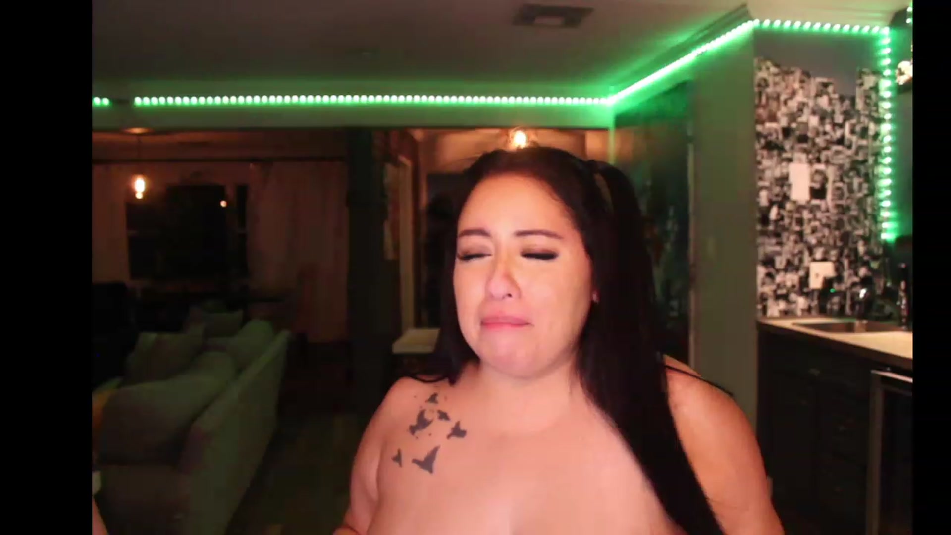 Gallery image thumbnail from Kamila__'s myfreecams stream on, 03/28/2023, 06:35 image 18 of 20
