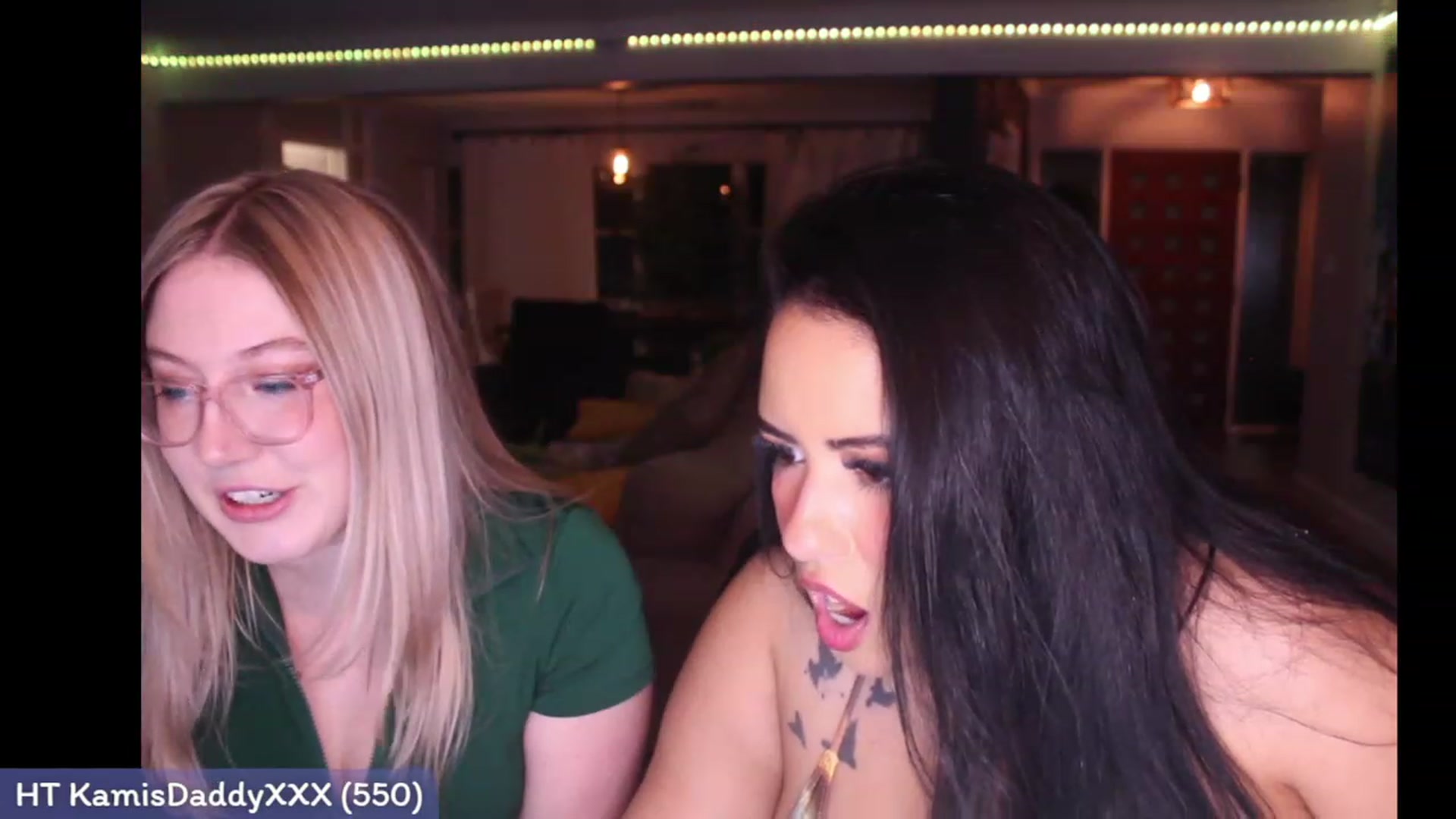 Gallery image thumbnail from Kamila__'s myfreecams stream on, 03/29/2023, 04:43 image 9 of 20