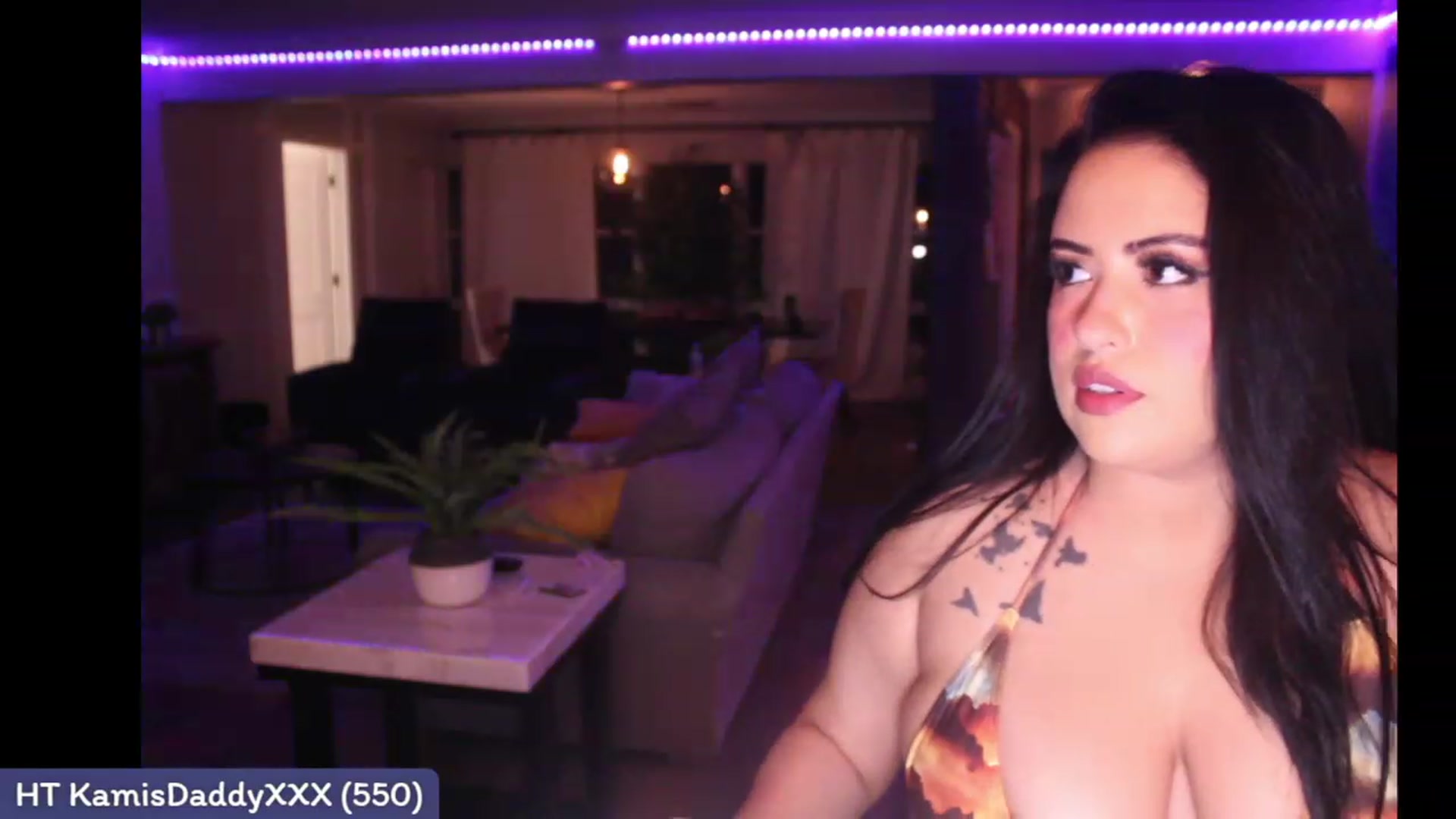 Gallery image thumbnail from Kamila__'s myfreecams stream on, 03/29/2023, 04:43 image 3 of 20
