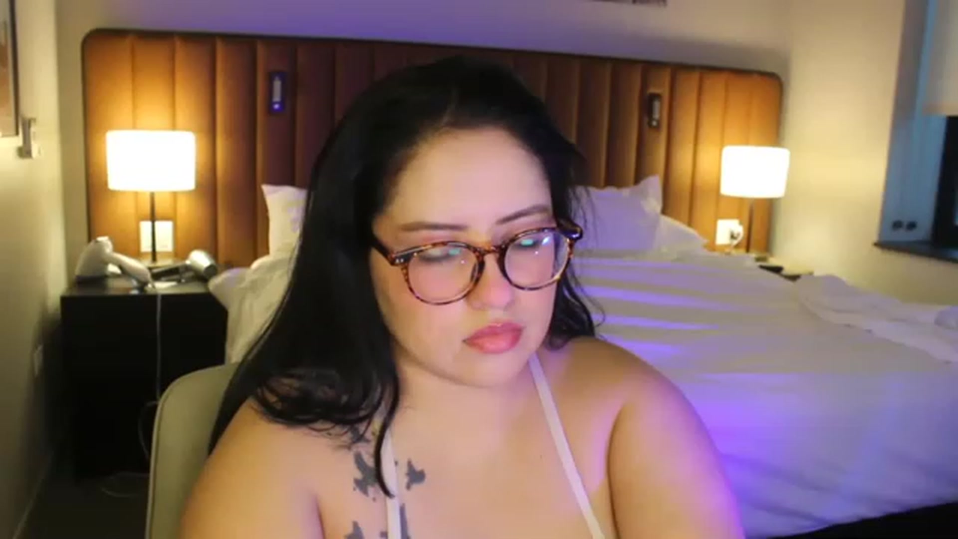 Gallery image thumbnail from Kamila__'s myfreecams stream on, 04/23/2023, 21:01 image 4 of 20