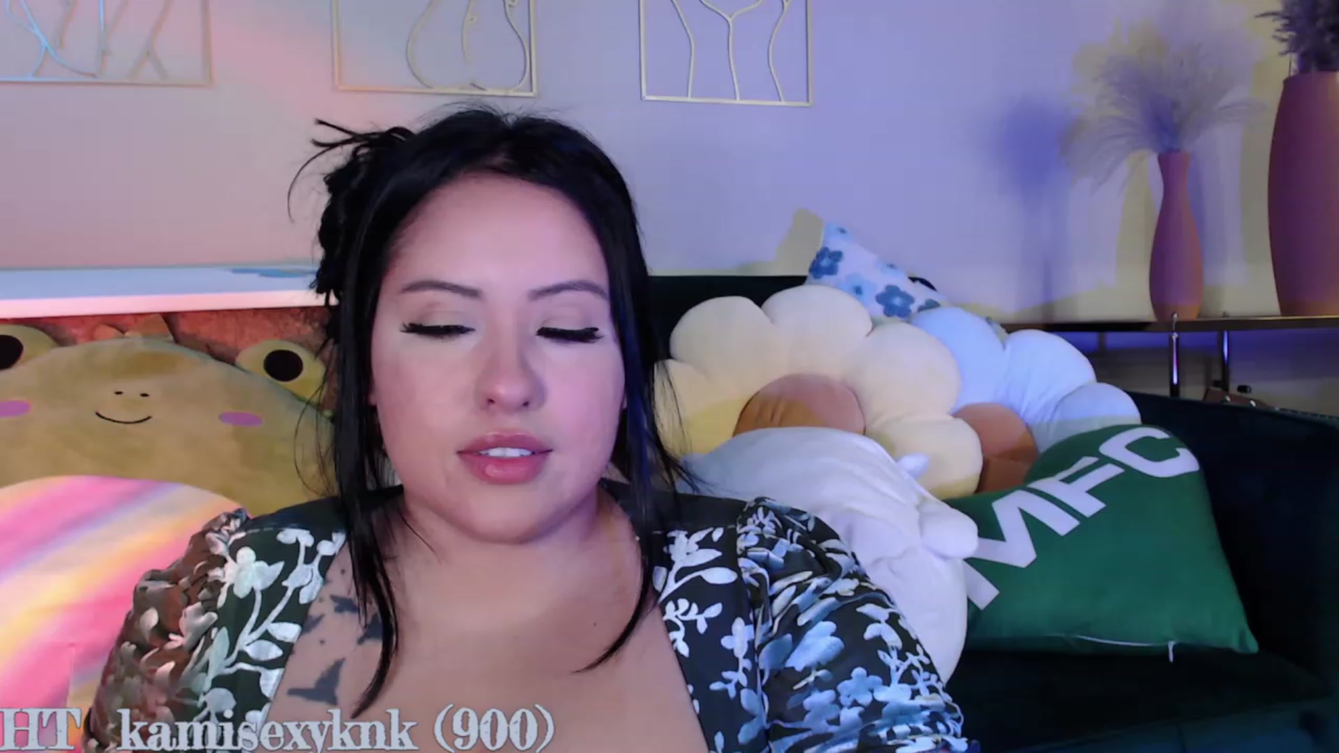 Gallery image thumbnail from Kamila__'s myfreecams stream on, 05/02/2023, 02:48 image 10 of 20