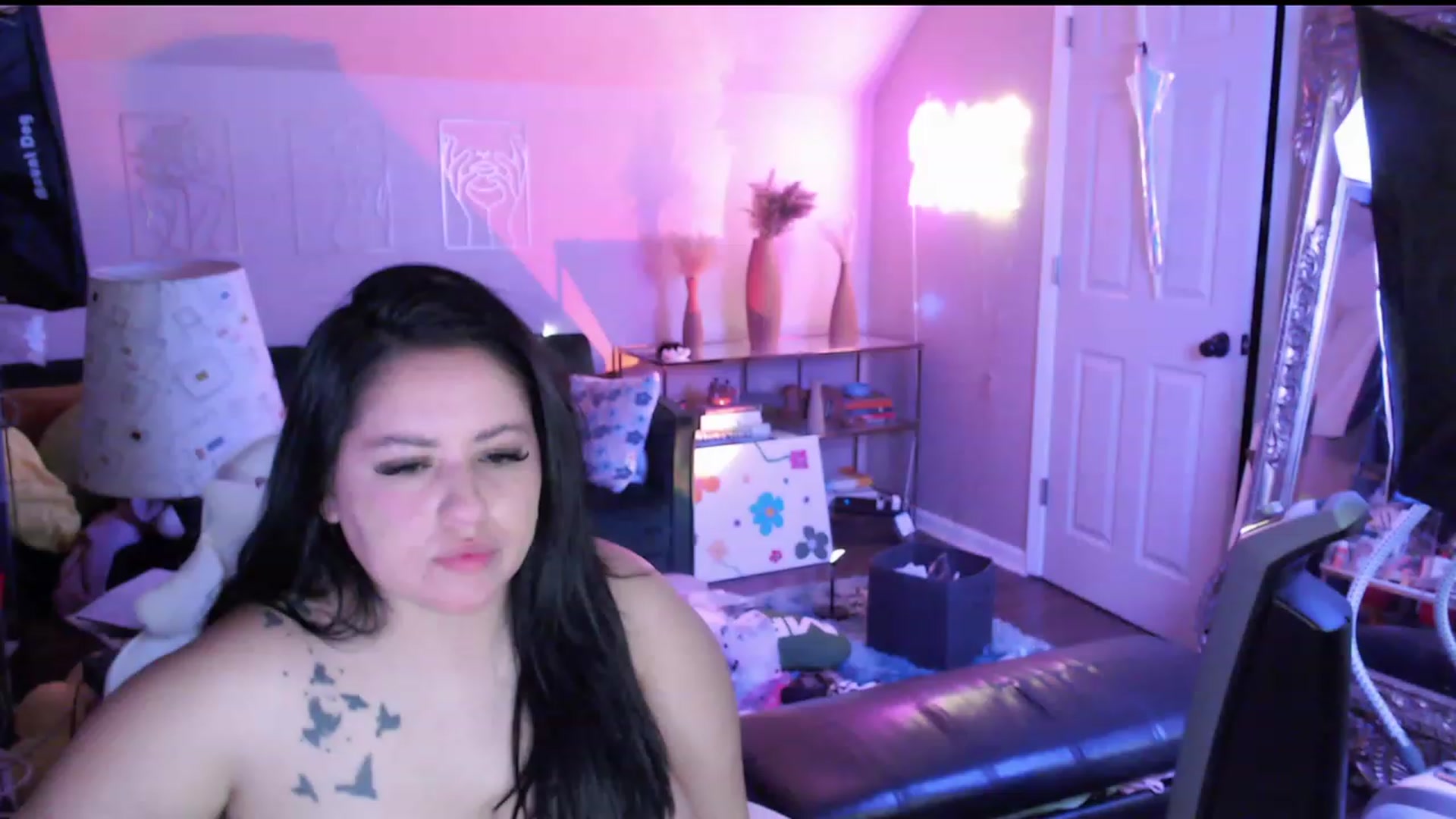 Gallery image thumbnail from Kamila__'s myfreecams stream on, 05/07/2023, 09:57 image 7 of 20
