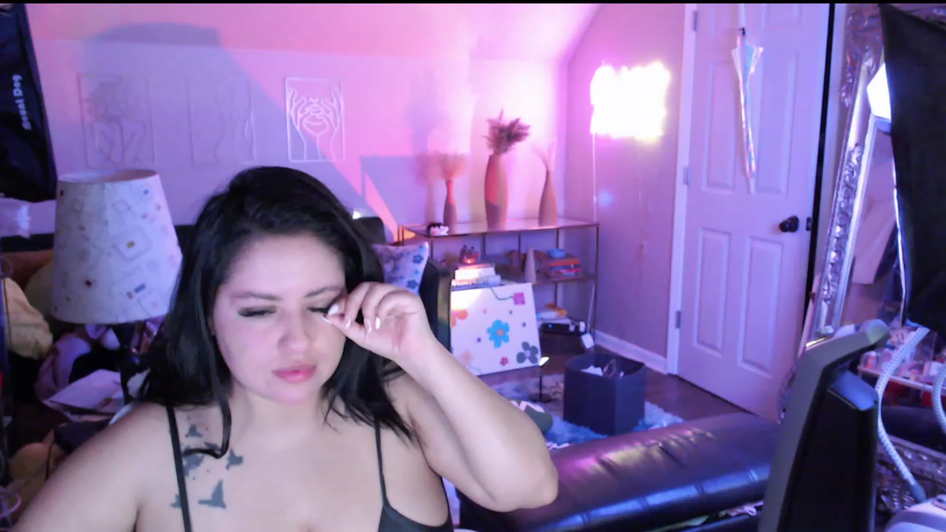Gallery image thumbnail from Kamila__'s myfreecams stream on, 05/07/2023, 09:57 image 5 of 20
