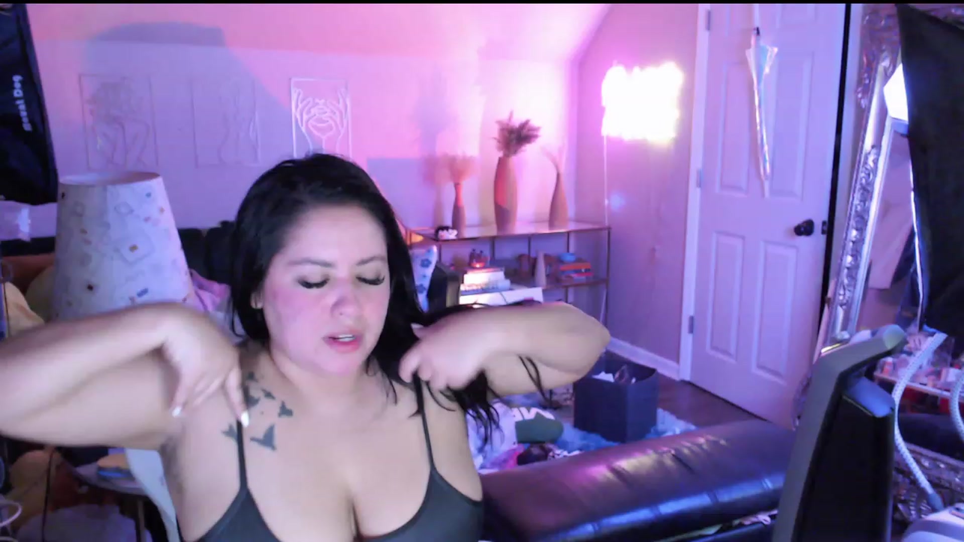 Gallery image thumbnail from Kamila__'s myfreecams stream on, 05/07/2023, 09:57 image 1 of 20