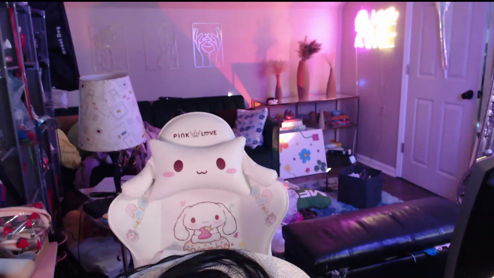Gallery image thumbnail from Kamila__'s myfreecams stream on, 05/07/2023, 13:19 image 14 of 20