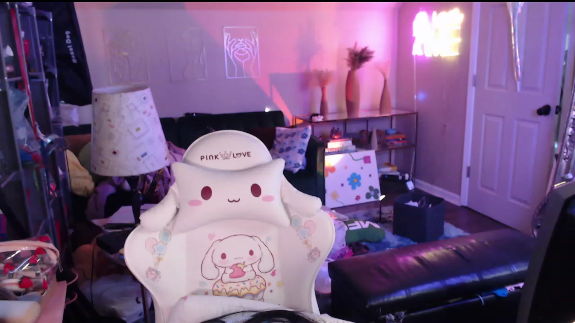Gallery image thumbnail from Kamila__'s myfreecams stream on, 05/07/2023, 13:19 image 16 of 20