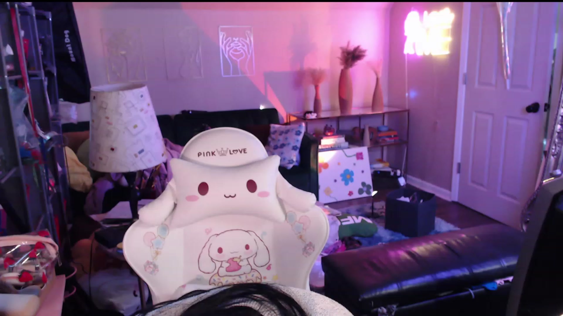 Gallery image thumbnail from Kamila__'s myfreecams stream on, 05/07/2023, 13:19 image 13 of 20