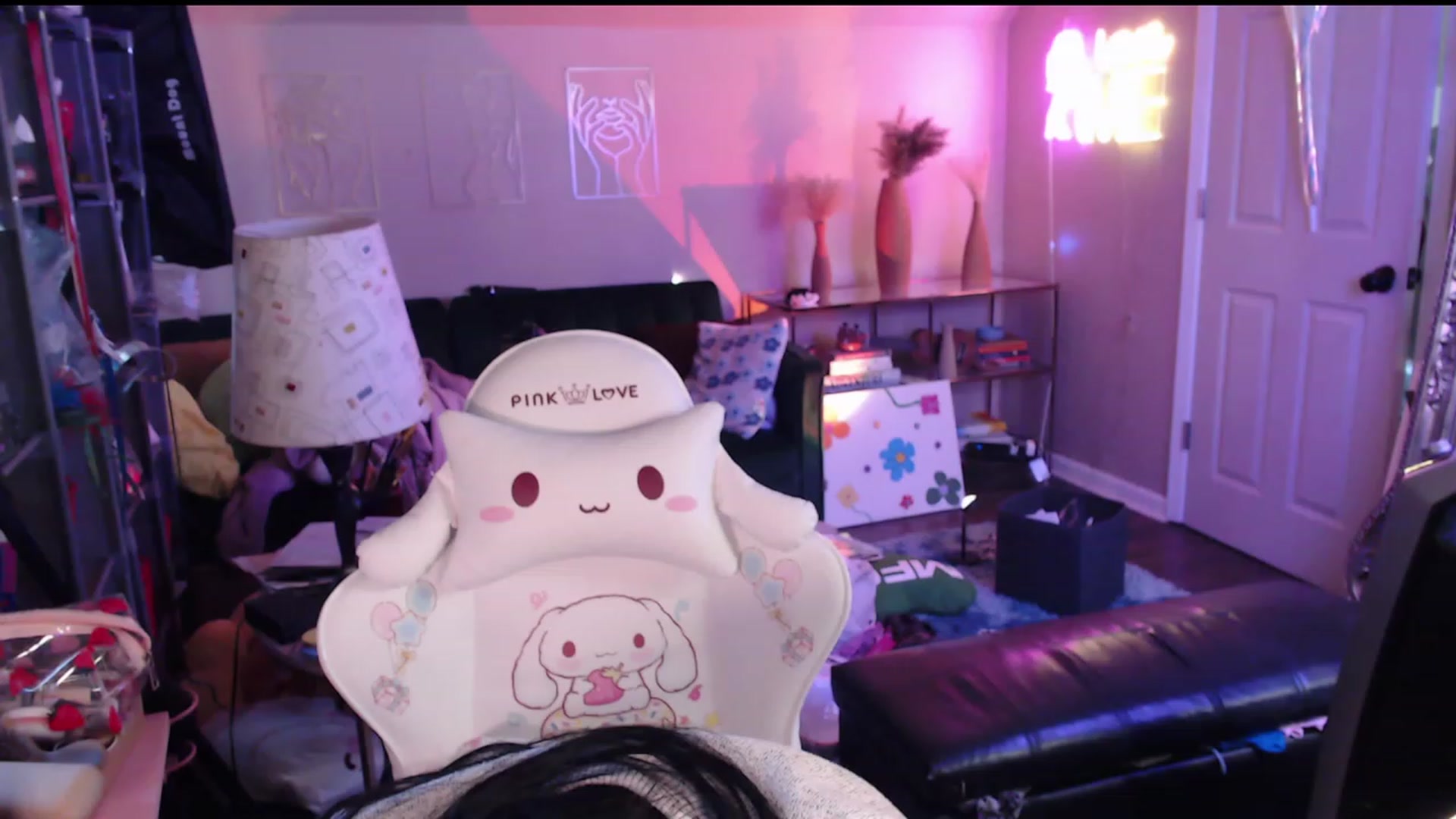 Gallery image thumbnail from Kamila__'s myfreecams stream on, 05/07/2023, 13:19 image 9 of 20