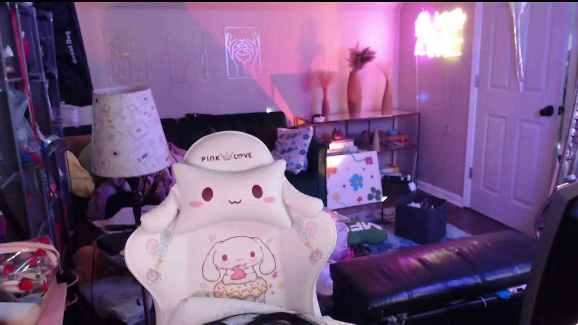 Gallery image thumbnail from Kamila__'s myfreecams stream on, 05/07/2023, 13:19 image 17 of 20