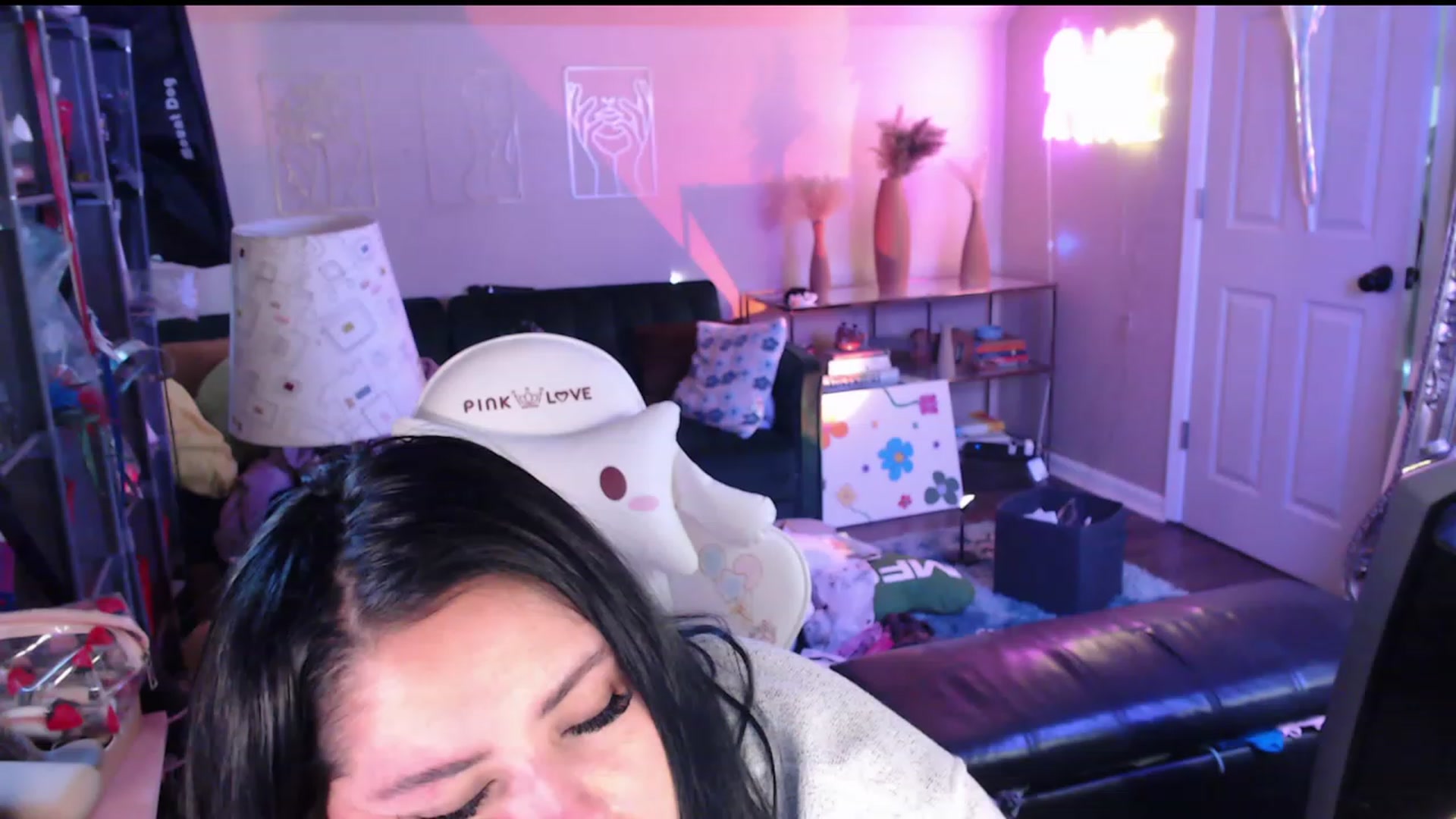 Gallery image thumbnail from Kamila__'s myfreecams stream on, 05/07/2023, 13:19 image 20 of 20